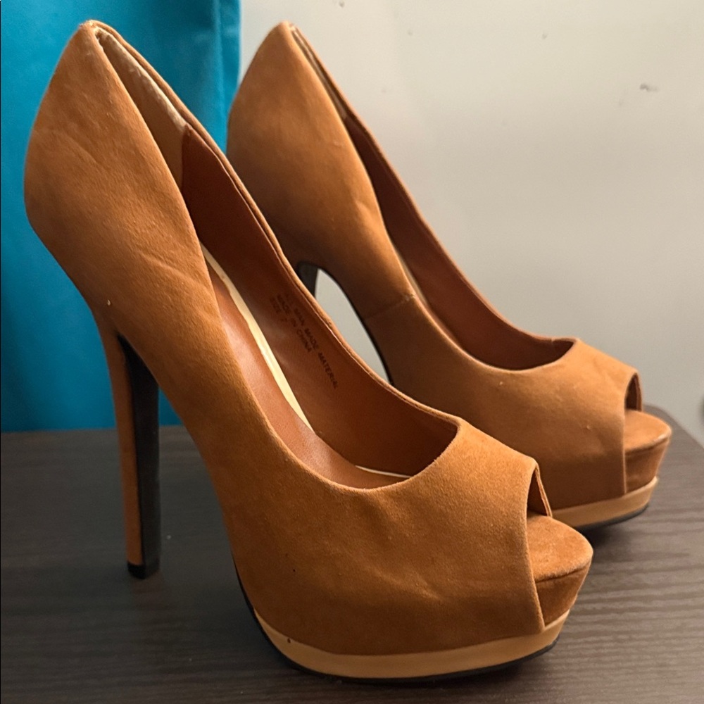 Wild Rose Camel Suede Peep-Toe Platform Heels – Size 7 (New, Never Worn)